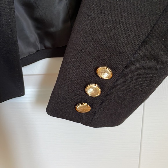 H&M cropped black blazer - Picture 4 of 5